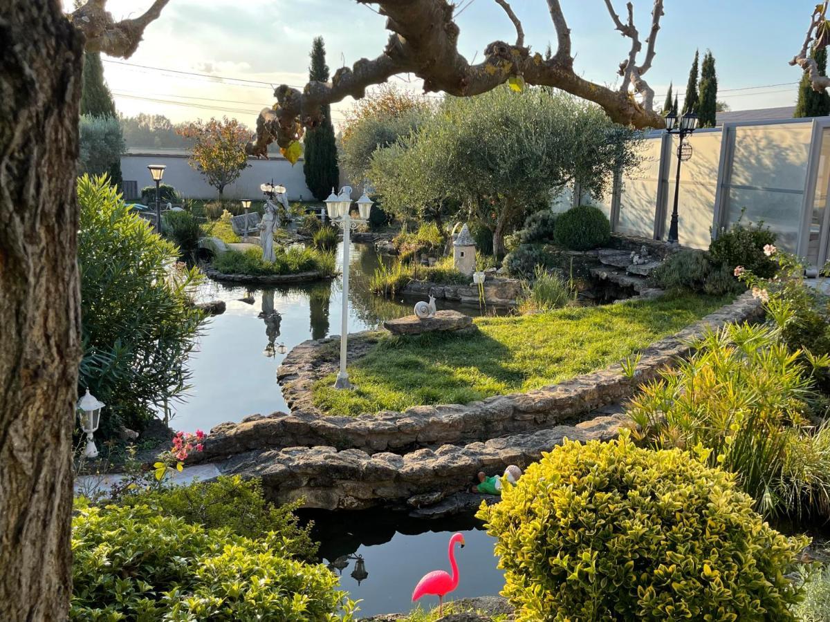 Studio Les Petits Lutins Entraigues-sur-la-Sorgue Exterior photo