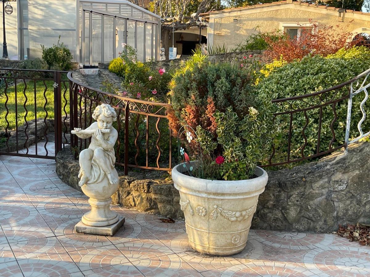 Studio Les Petits Lutins Entraigues-sur-la-Sorgue Exterior photo