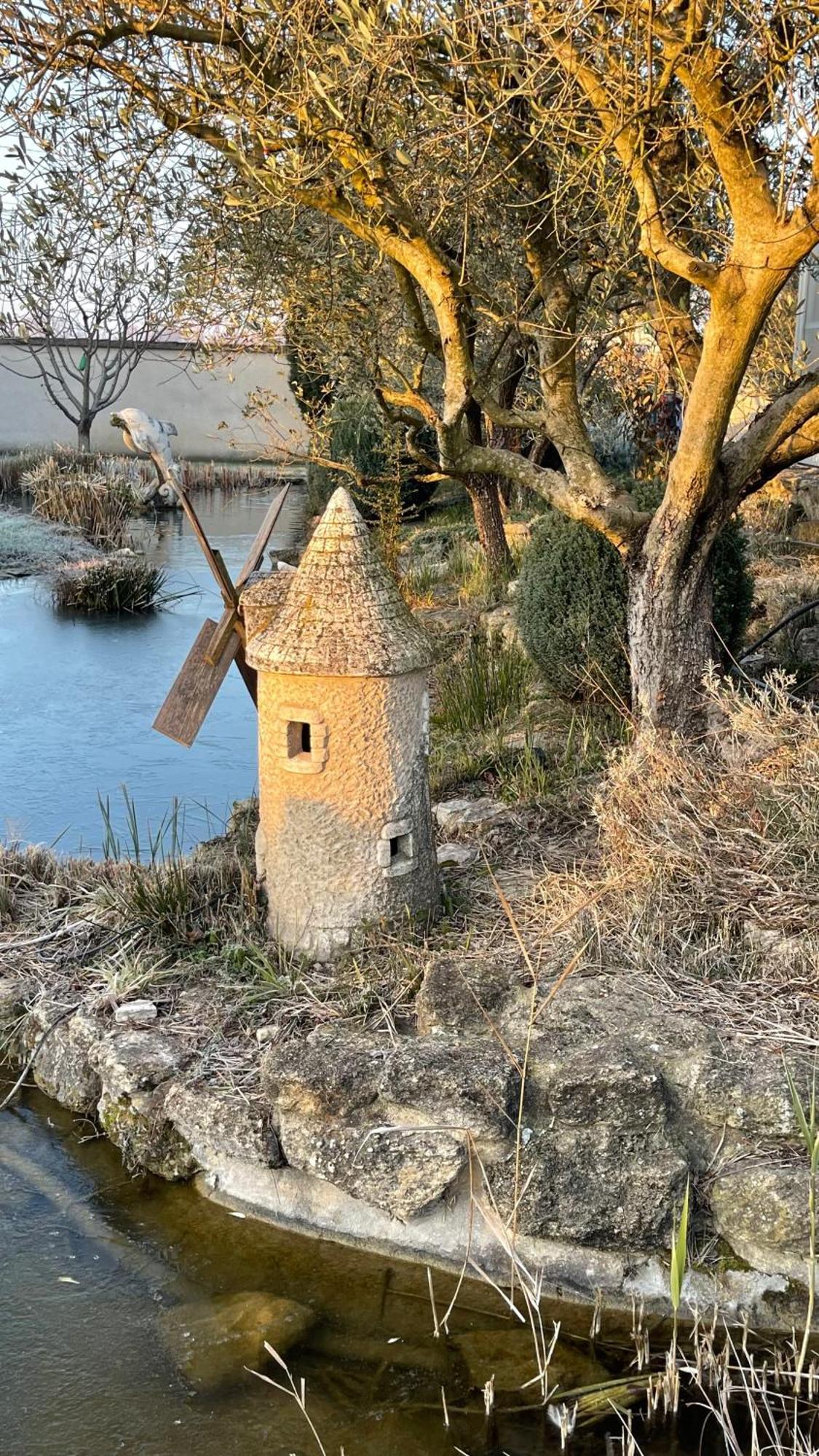 Studio Les Petits Lutins Entraigues-sur-la-Sorgue Exterior photo